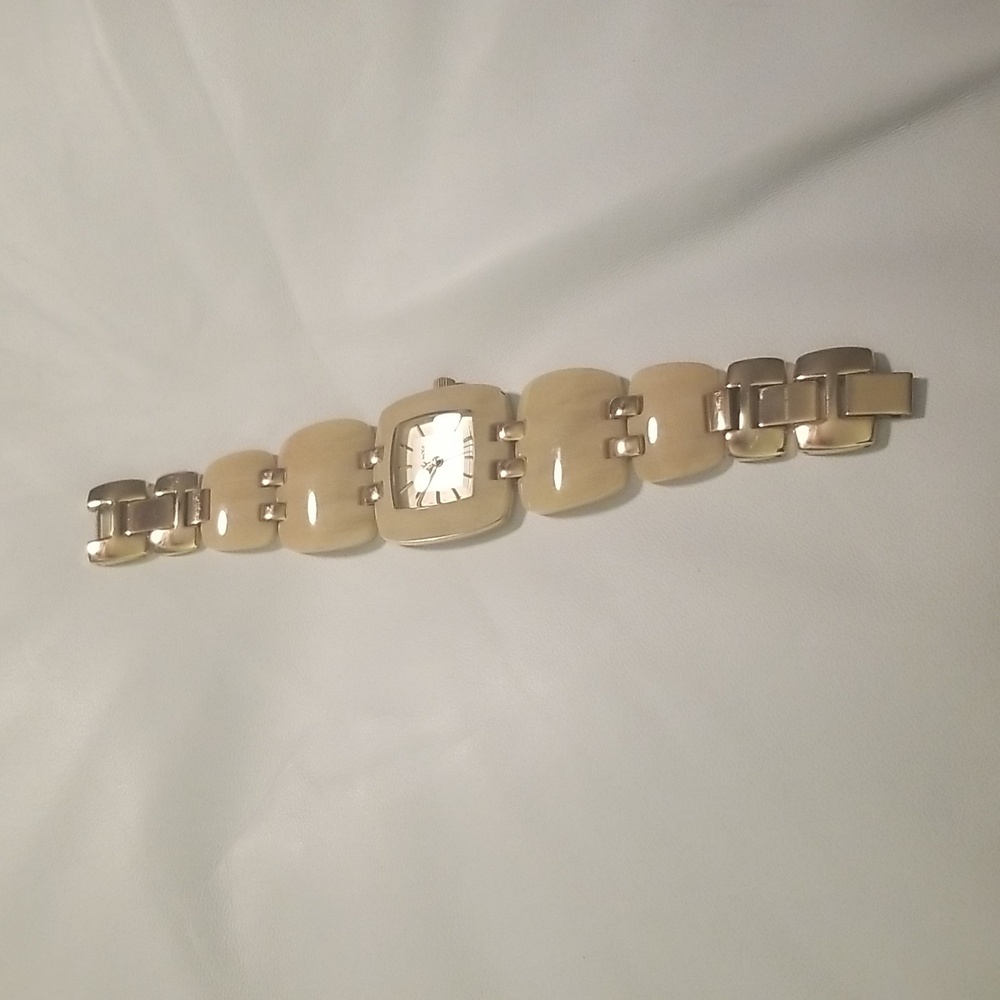 Women's Michael Kors Watch; Goldtone and Tan Faux Horn Link Bracelet Band; 8"L